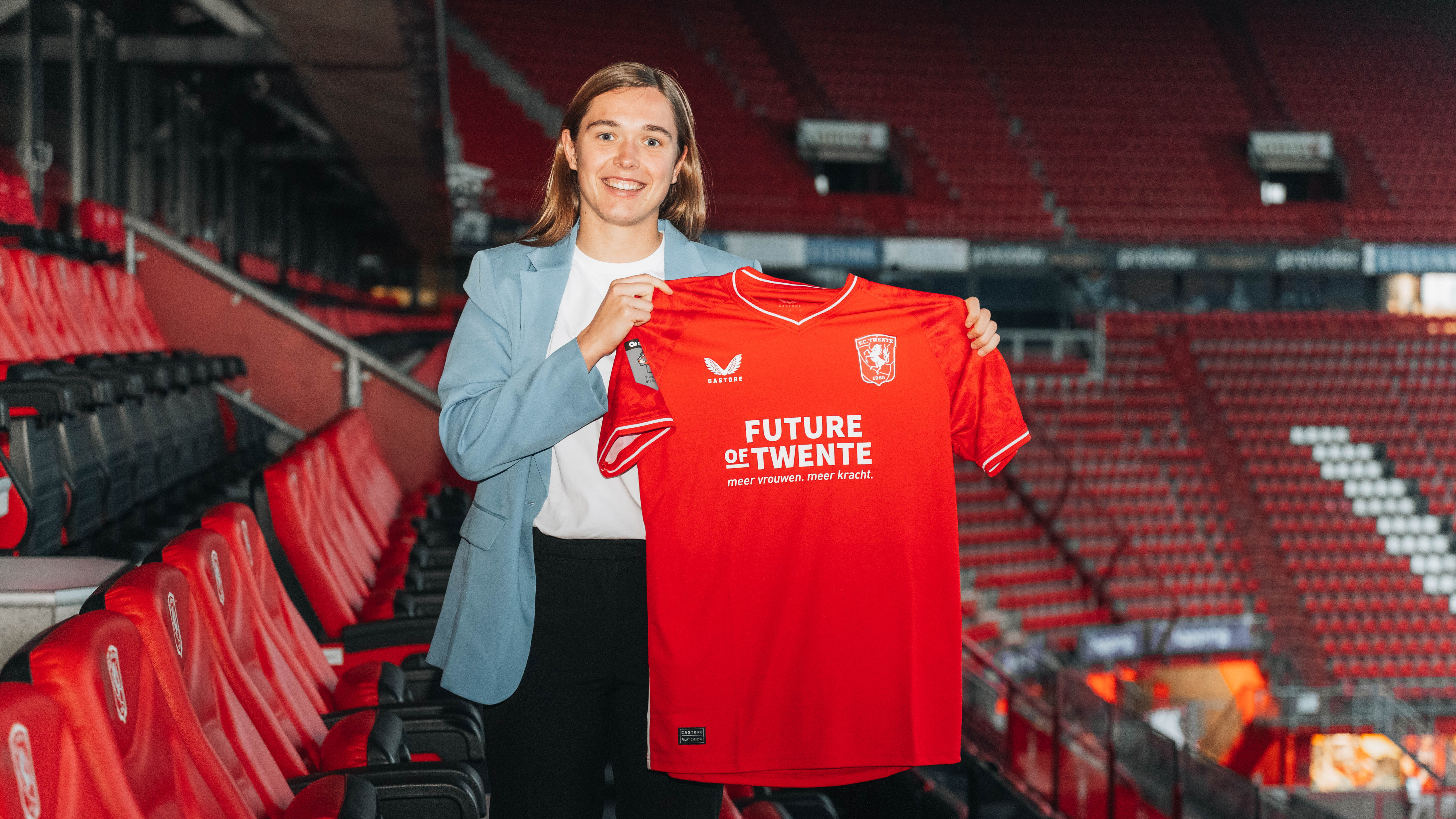 Alieke Tuin tekent een contract bij FC Twente