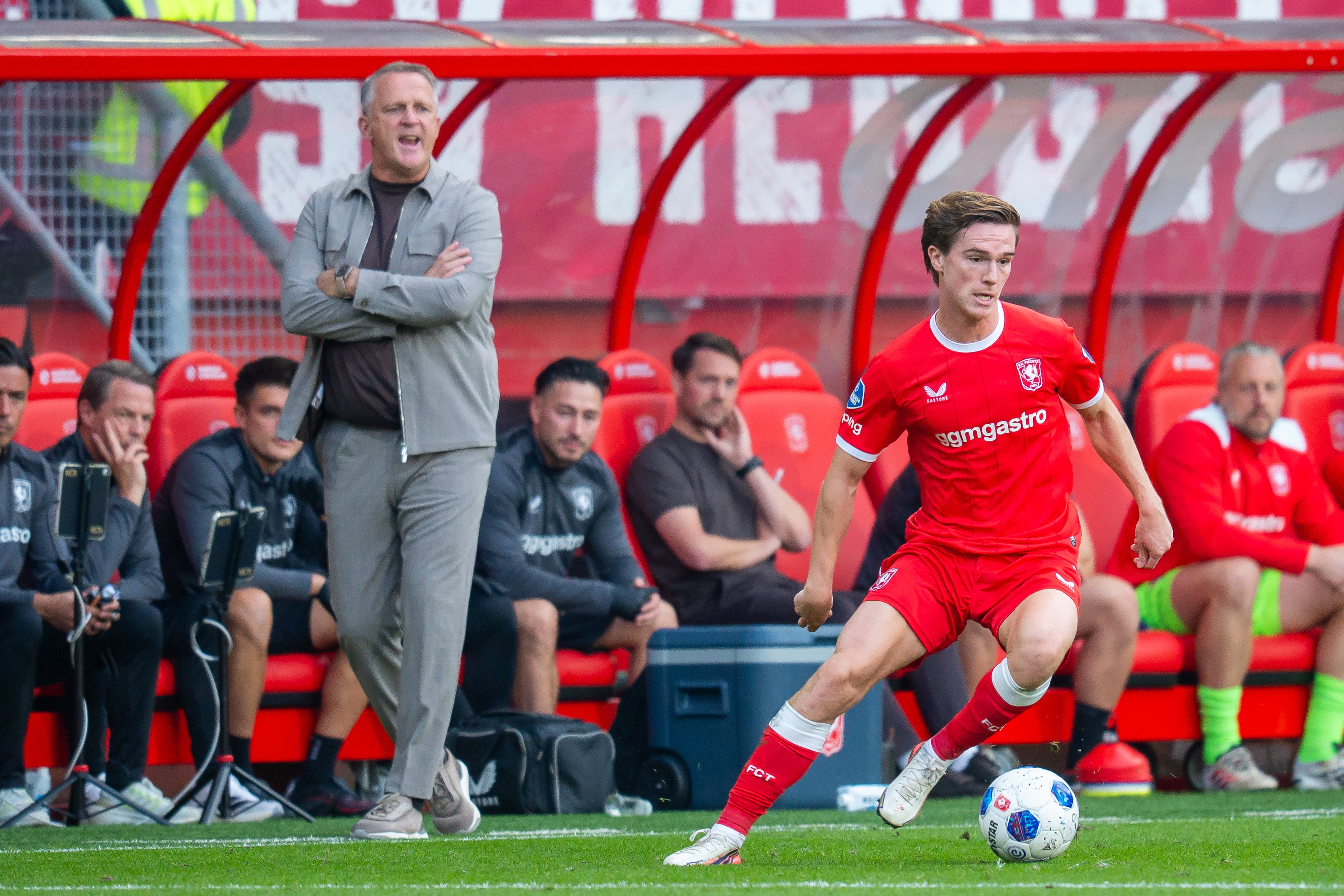 Daan Rots met op de achtergrond John van den Brom