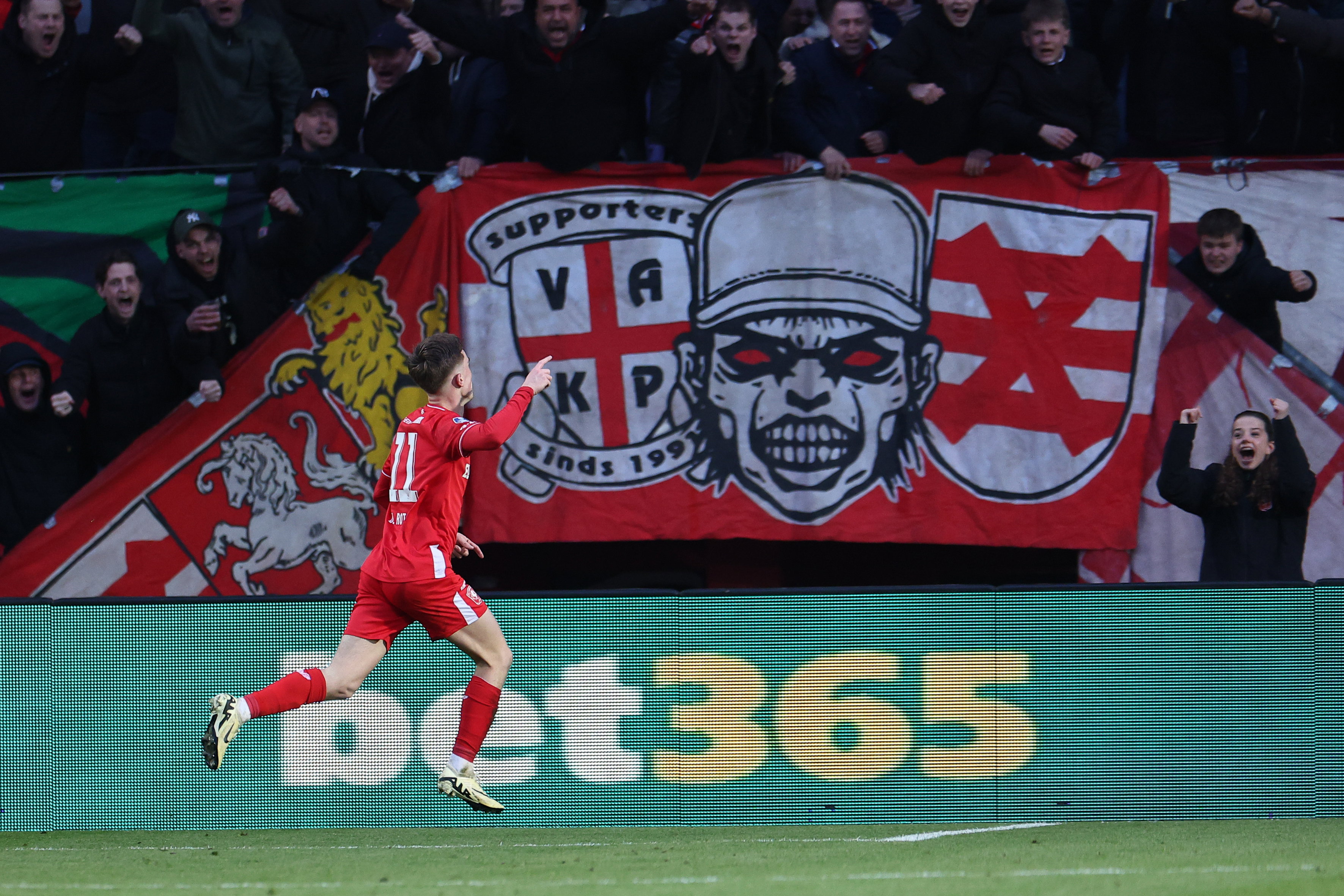 Daan Rots rent naar Vak P