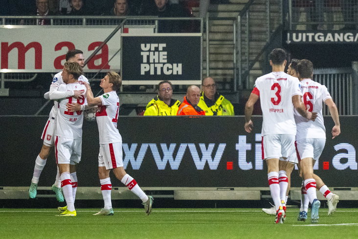 Daan Rots scoort tegen Excelsior