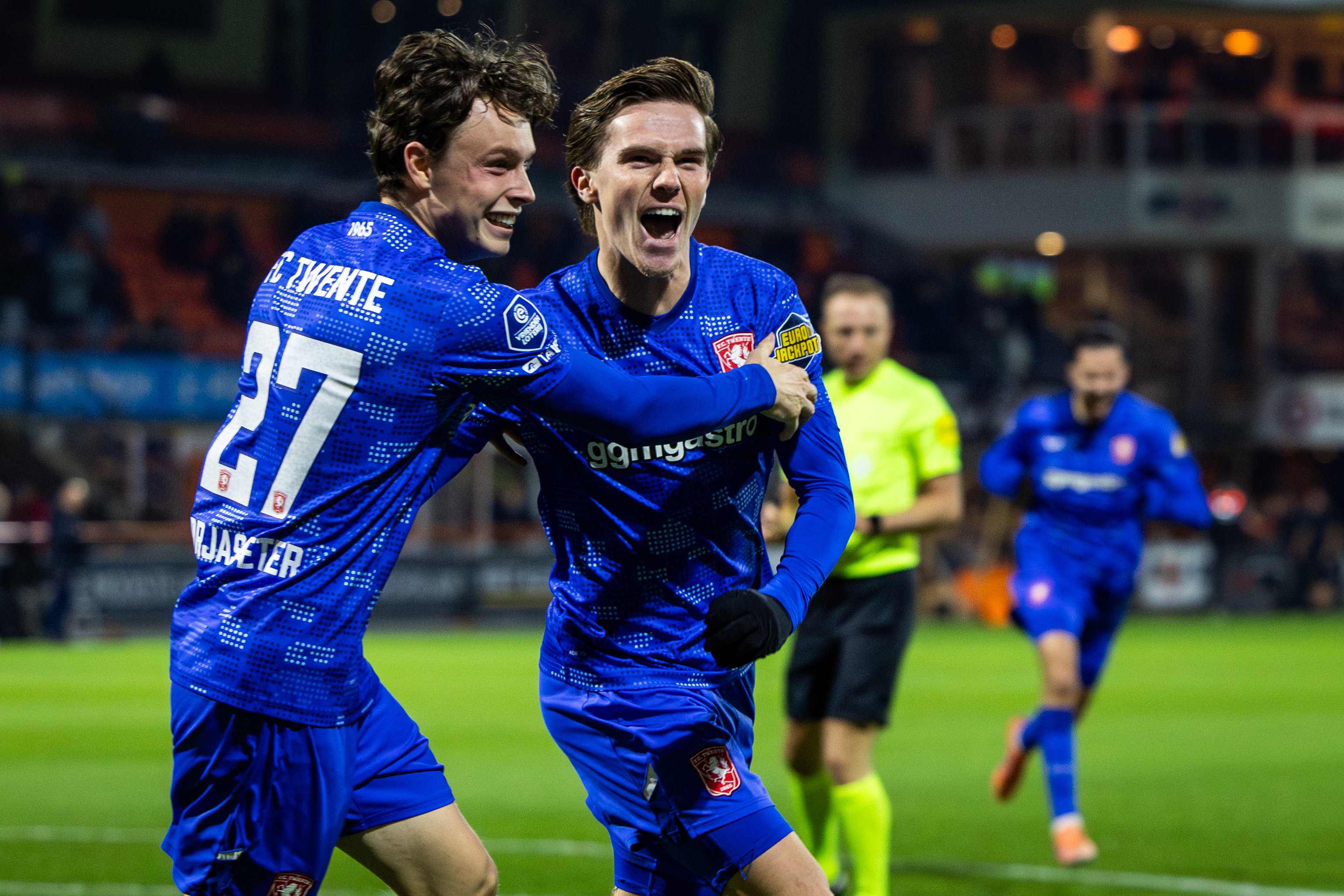 Daan Rots viert een doelpunt
