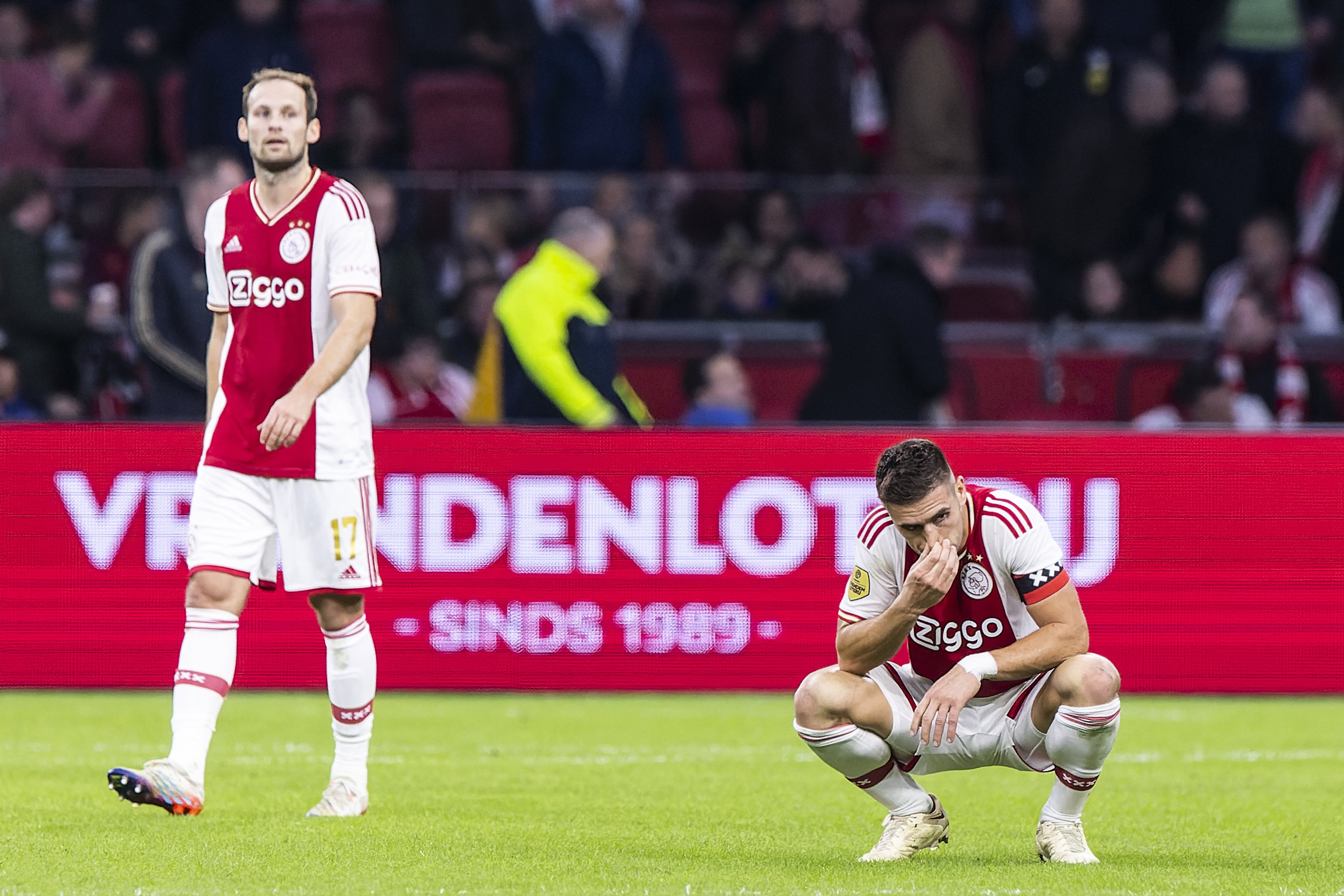 Daley Blind en Dusan Tadic balen van het puntenverlies tegen Vitesse