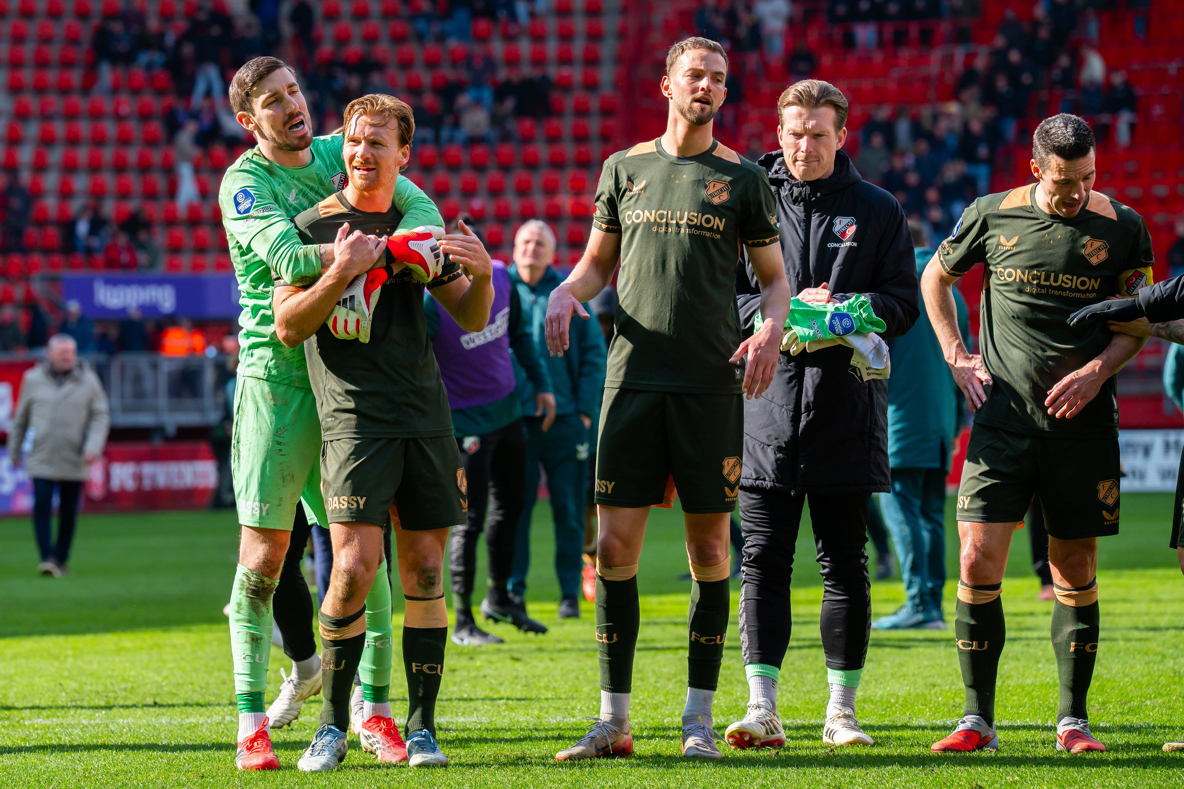 Dani de Wit viert feest na de winst op FC Twente