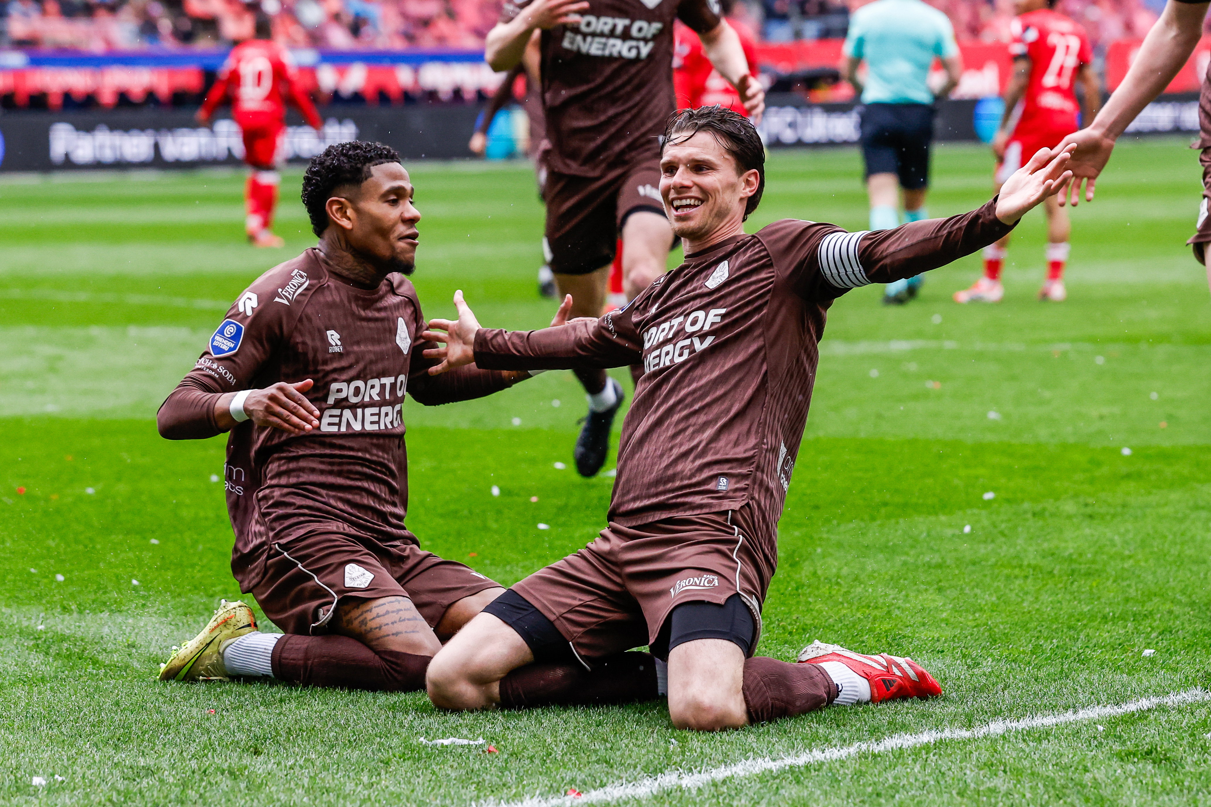 Danny Bakker scoort namens Telstar