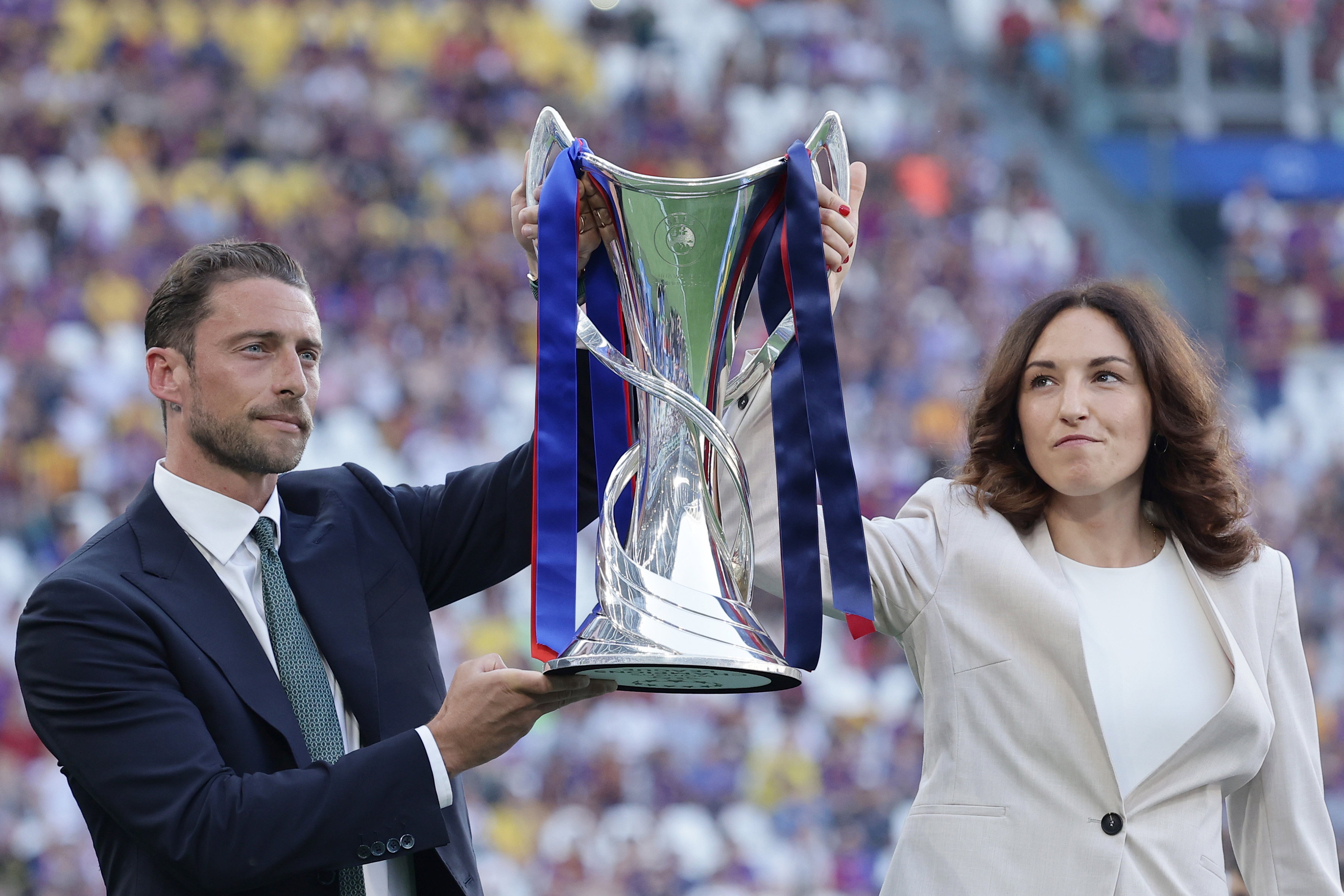 De trofee van de UEFA Women's Champions League