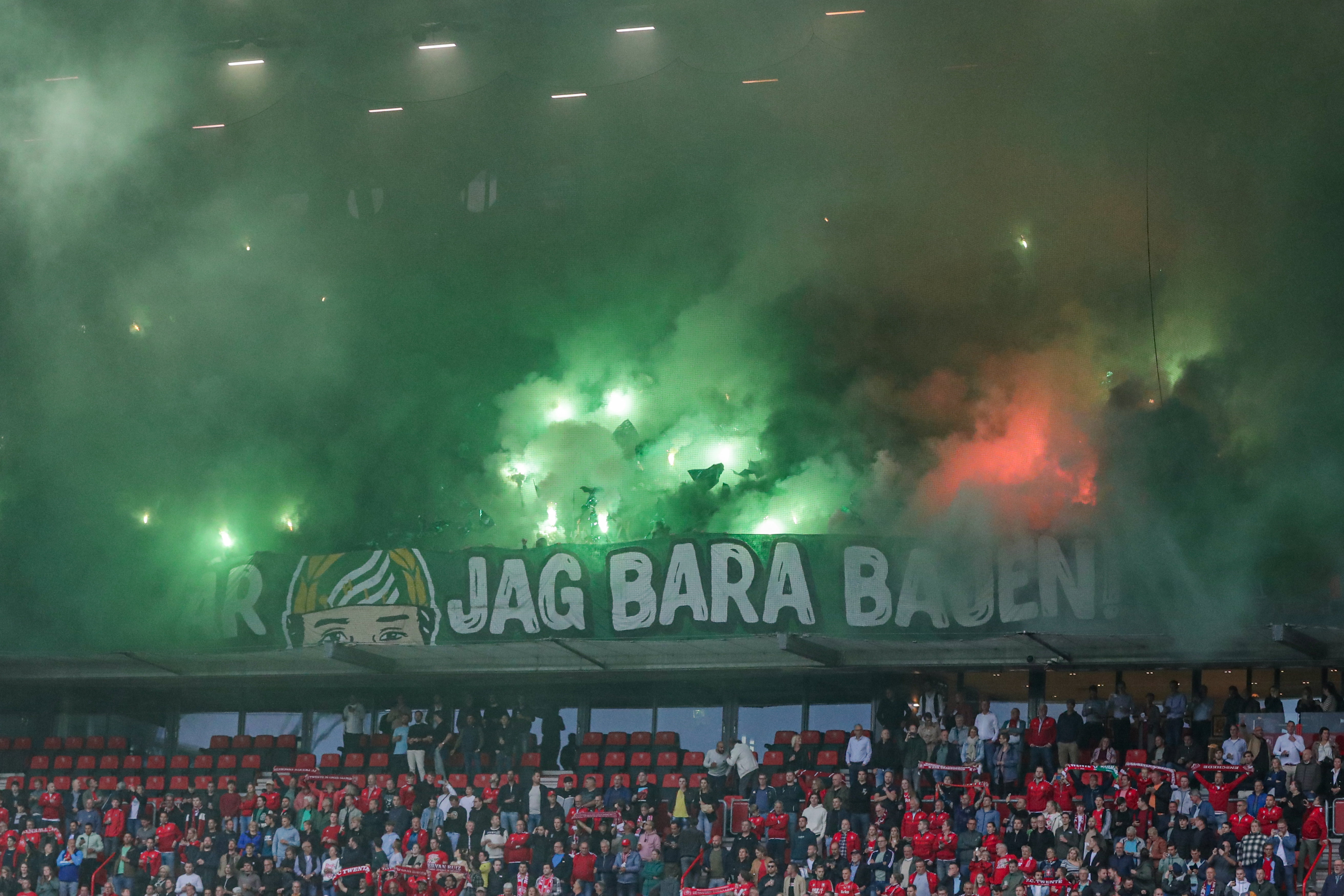 De Hammarby fans in de Grolsch Veste