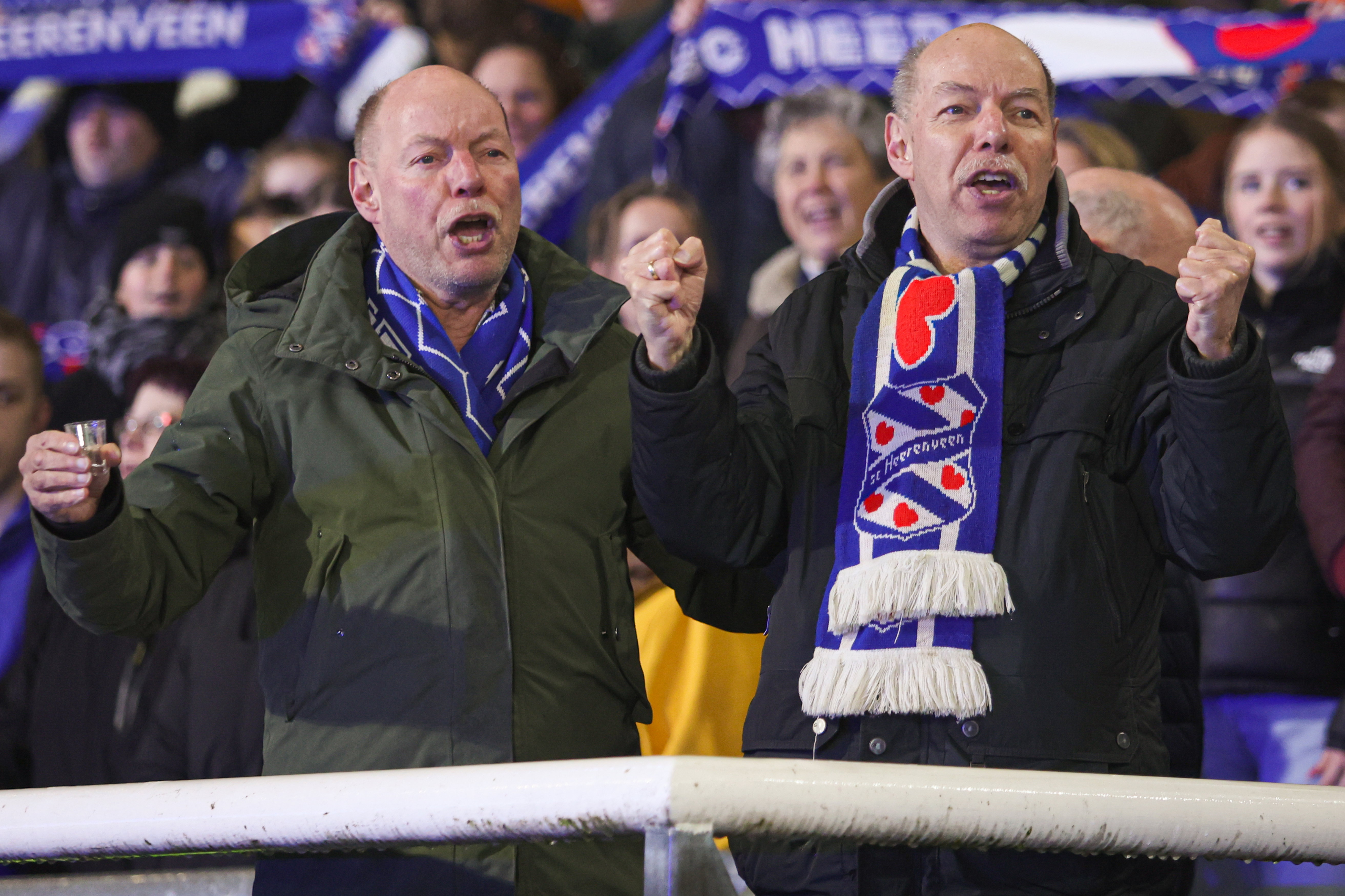 De gebroeders Anker in het Abe Lenstra Stadion