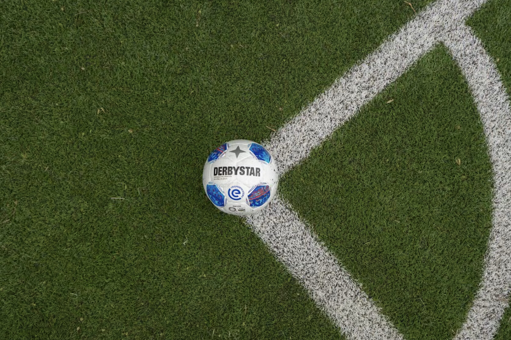 Eredivisie onthult nieuwe Derbystar-bal voor seizoen 2026/'27