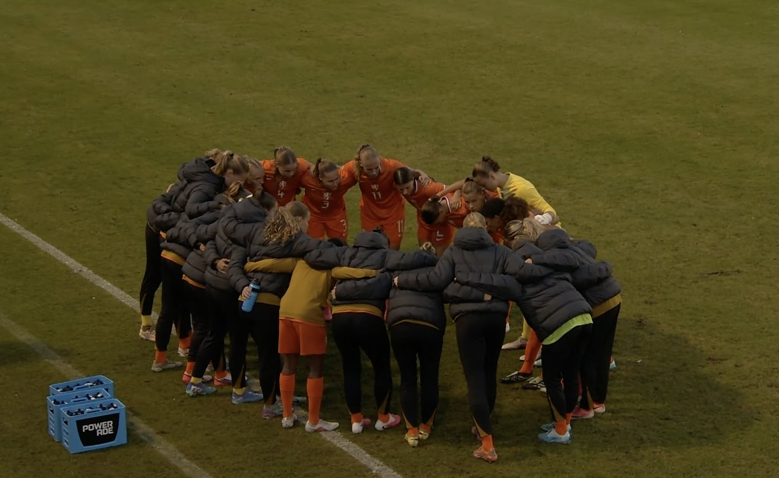De speelsters van de Jong OranjeLeeuwinnen
