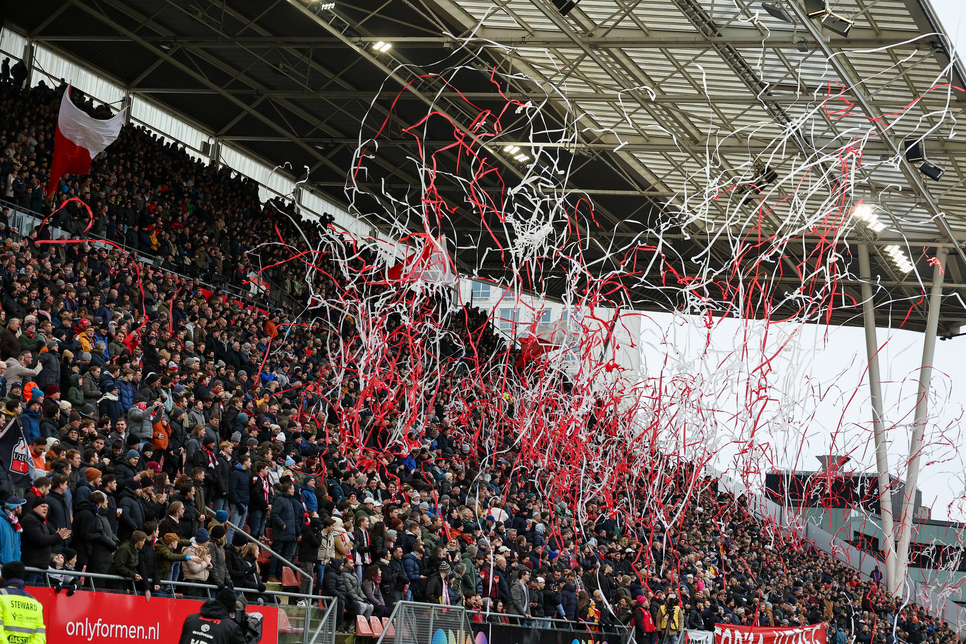 De supporters van FC Utrecht voor het duel met PSV