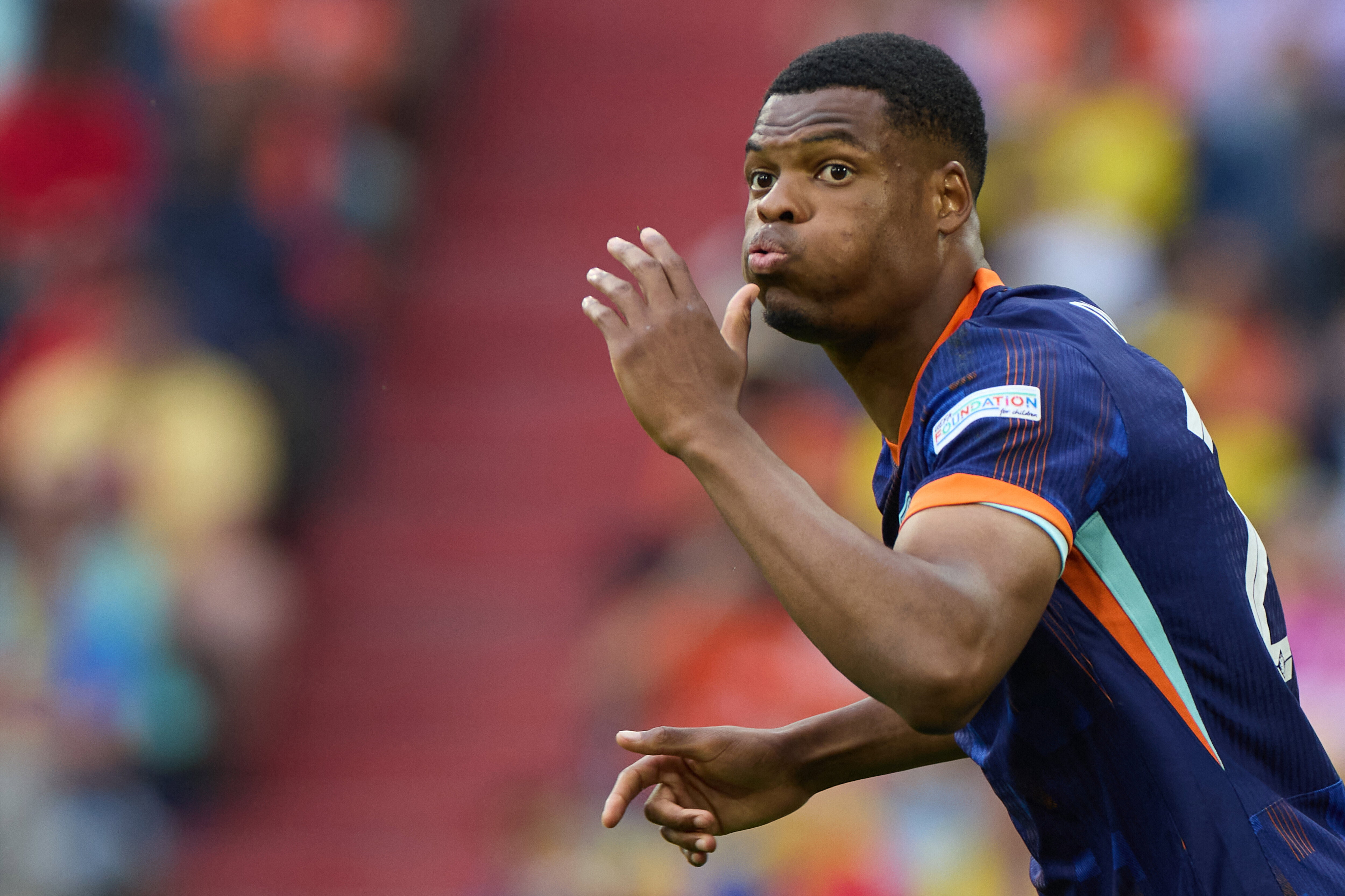 Denzel Dumfries tegen Roemenië