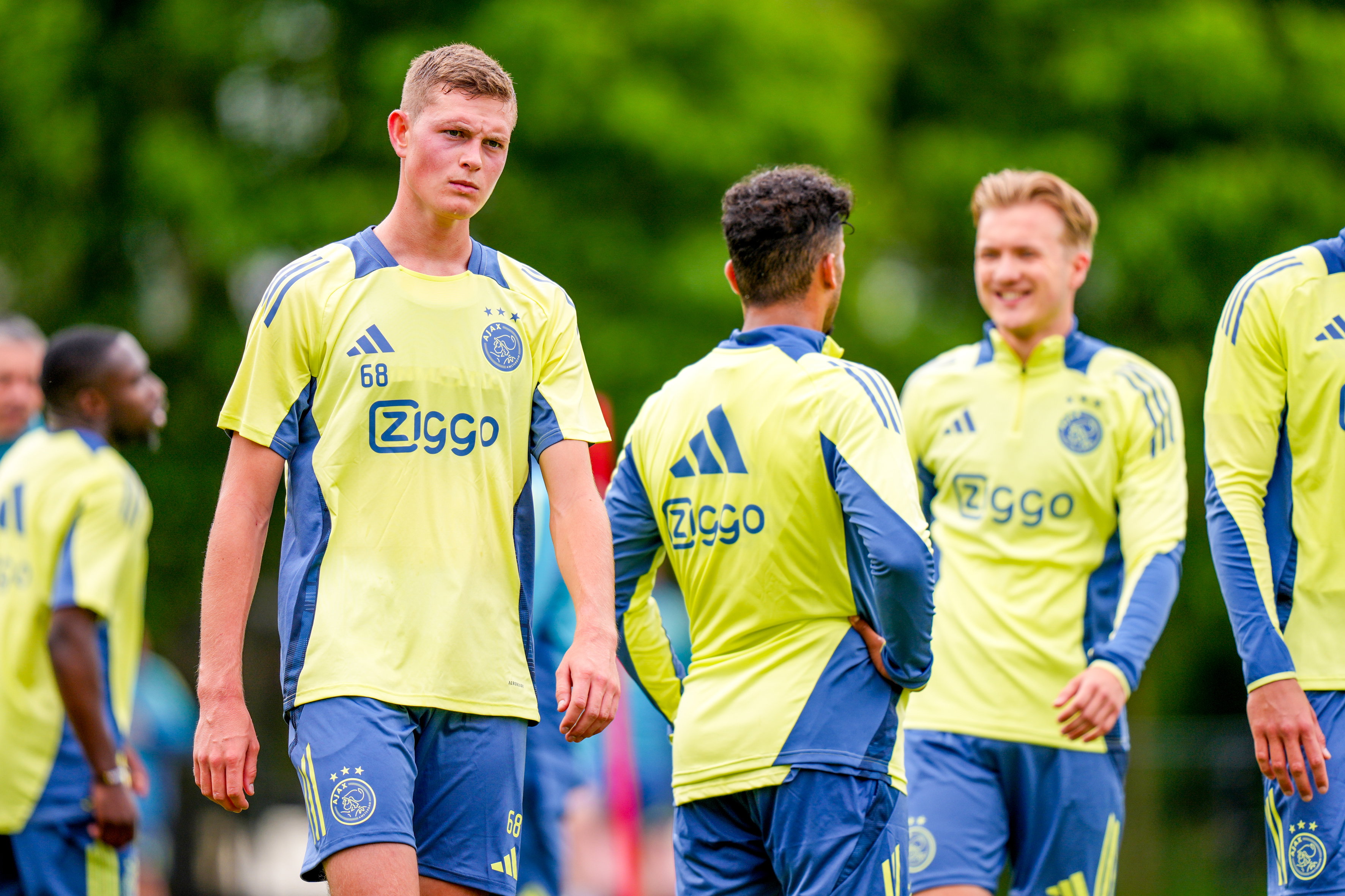 Dies Janse tijdens de training van het eerste van Ajax