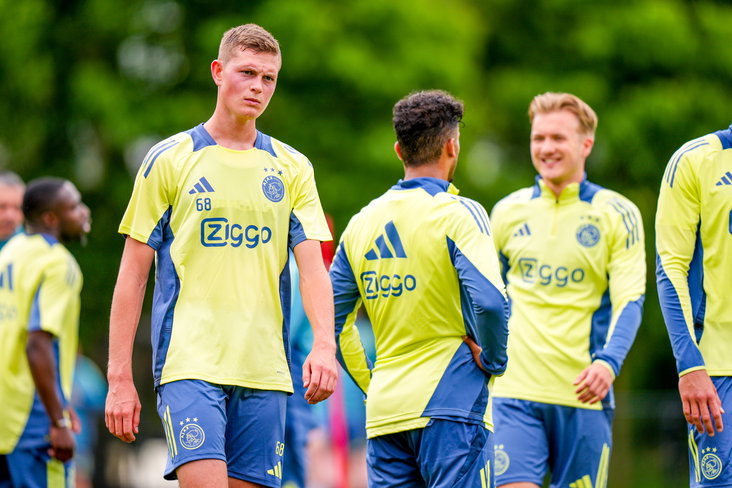 Dies Janse tijdens de training van het eerste van Ajax