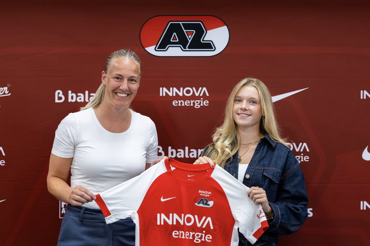 Donna Vos tekent bij AZ