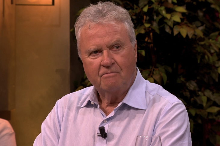 Guus Hiddink aan tafel bij De Oranjezondag
