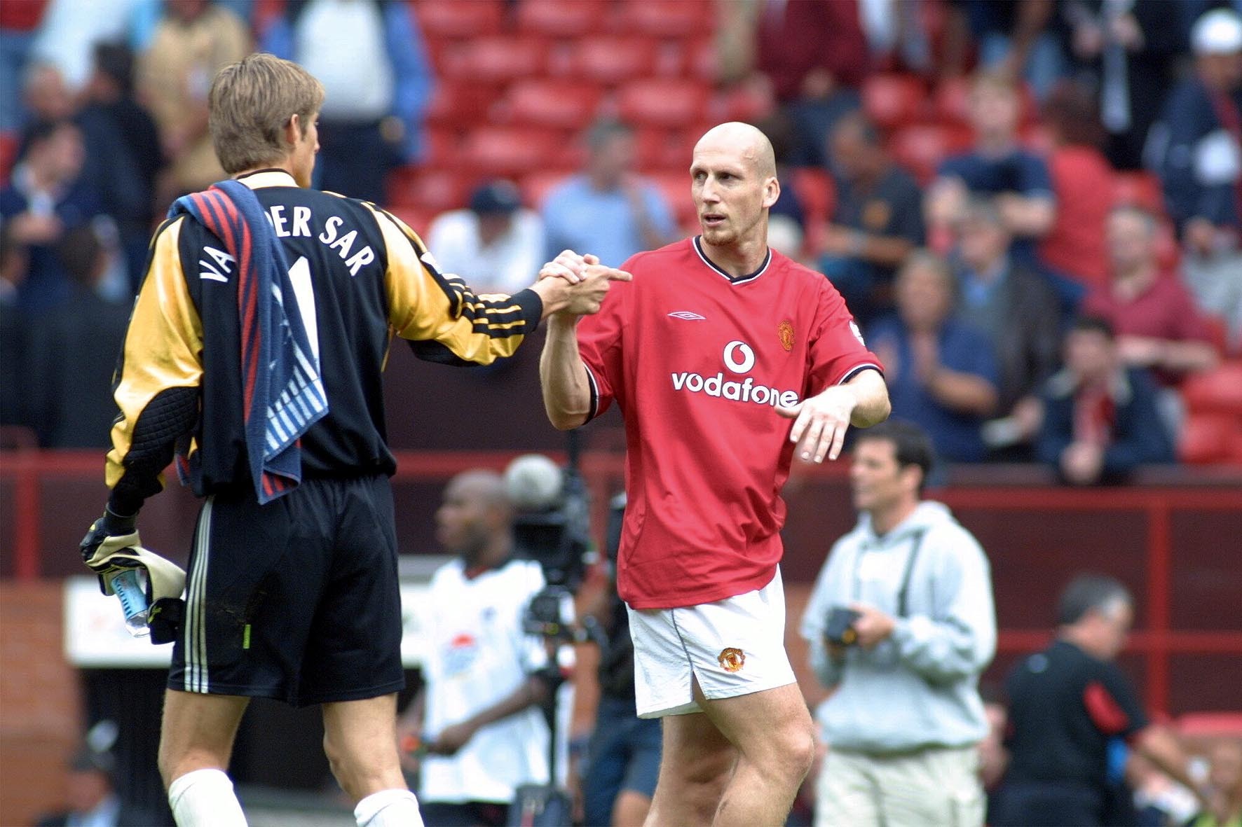 Edwin van der Sar bij Fulham en Jaap Stam bij Manchester United