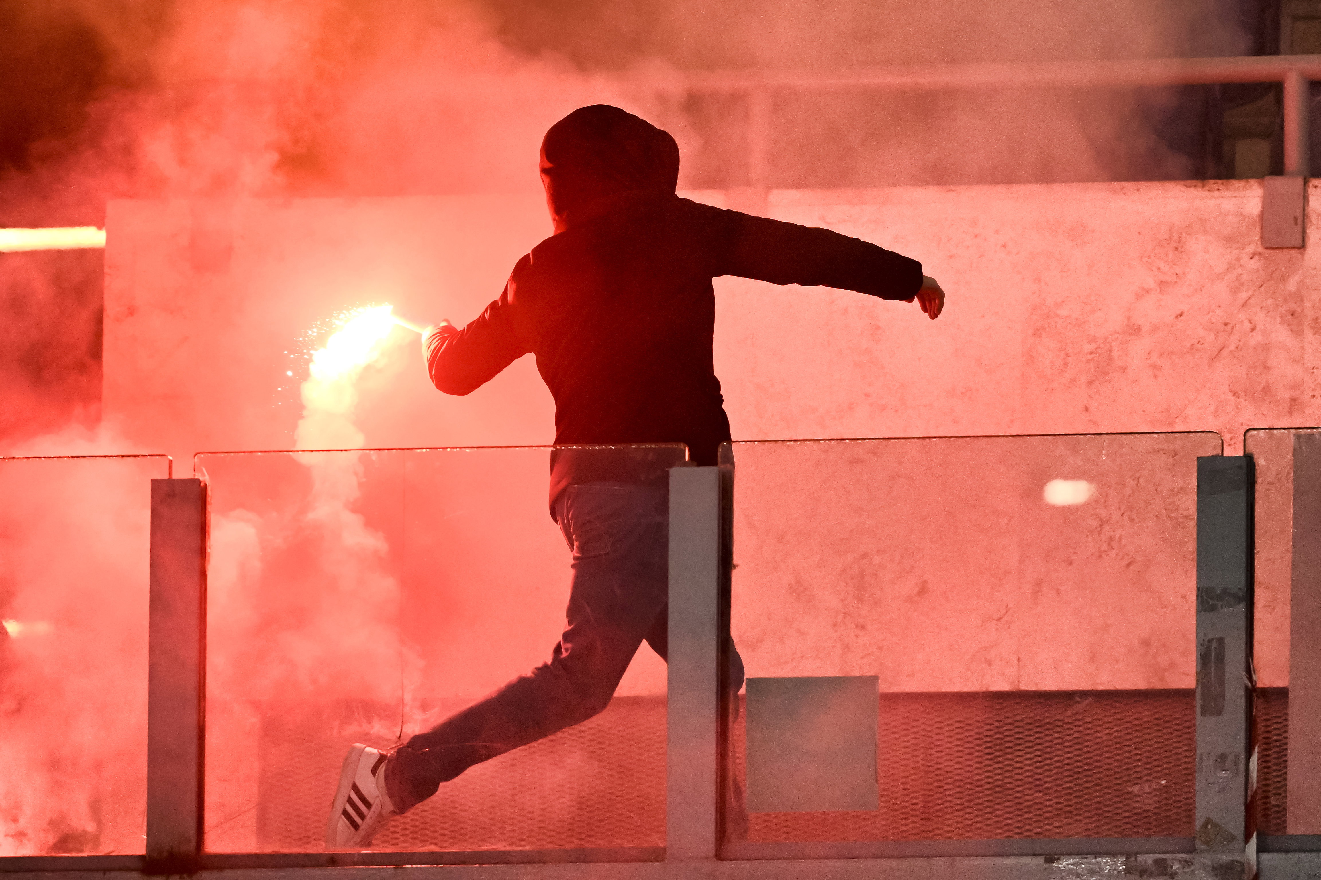 Een Lazio-fan tijdens de wedstrijd tegen AS Roma