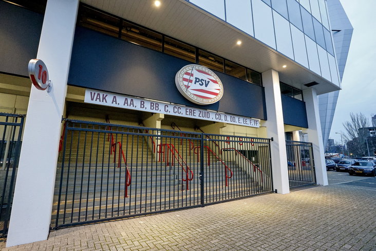 Een ingang van het Philips Stadion