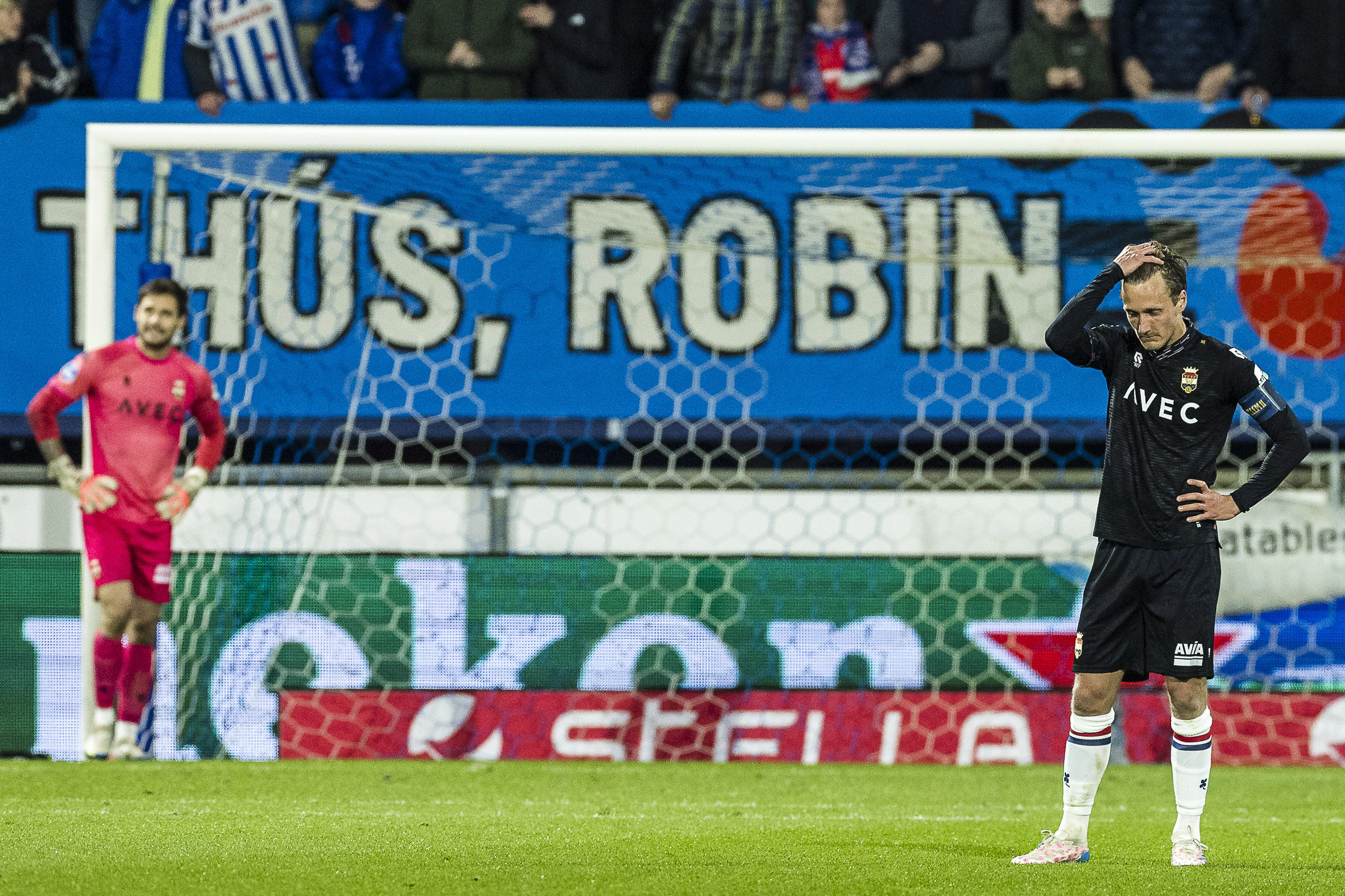 Erik Schouten baalt van een tegengoal van SC Heerenveen