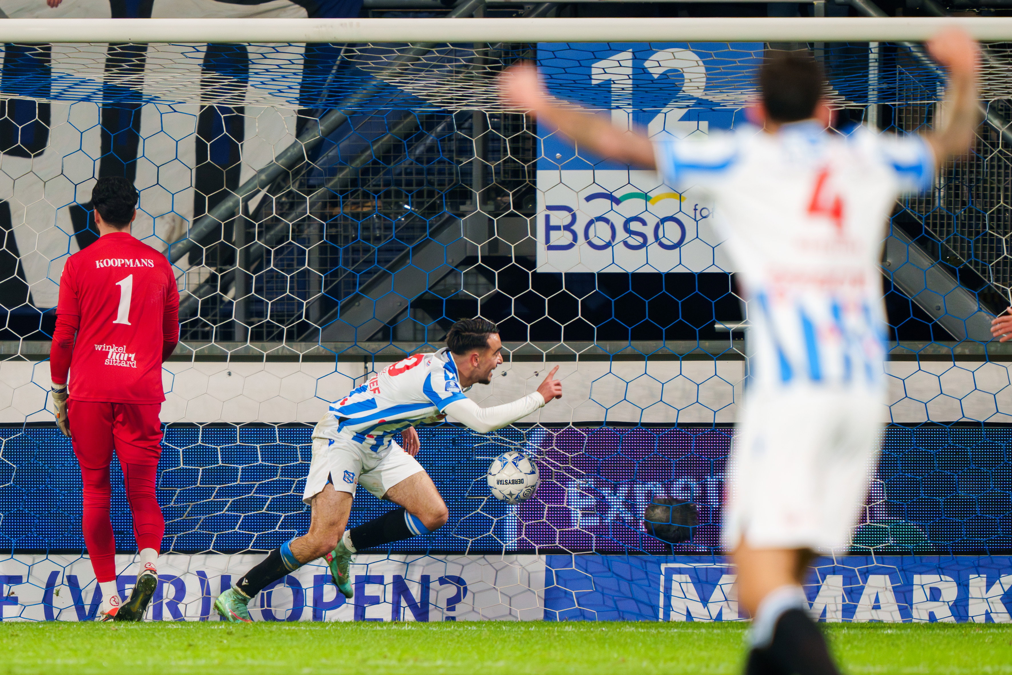 Eser Gurbuz scoort bij zijn debuut voor SC Heerenveen