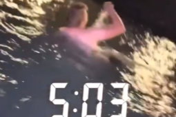 FC Twente fan Rutger gaat de zee in