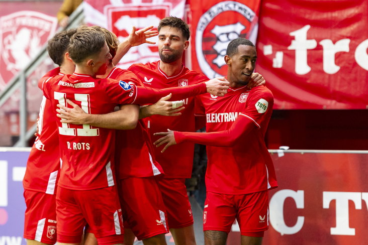 FC Twente viert een treffer van Joshua Brenet