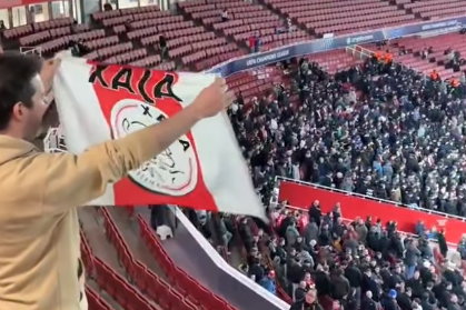 Fan met Ajax vlag