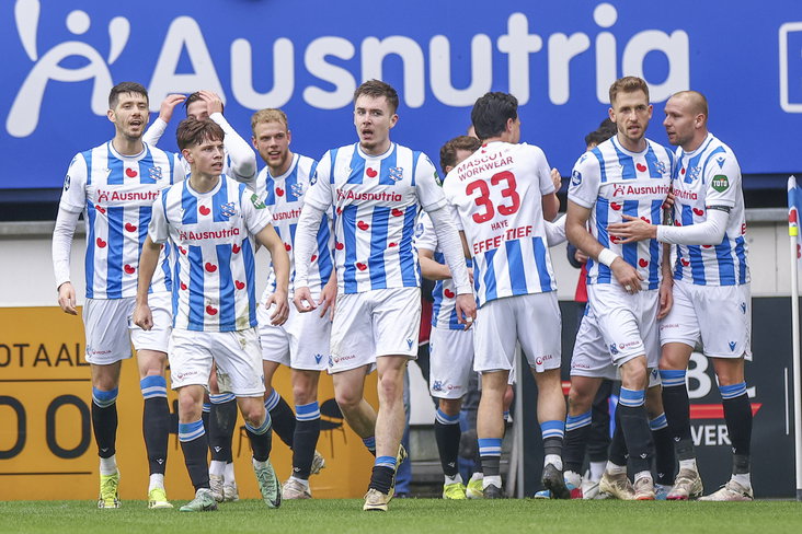 Feest na een goal van Pelle van Amersfoort