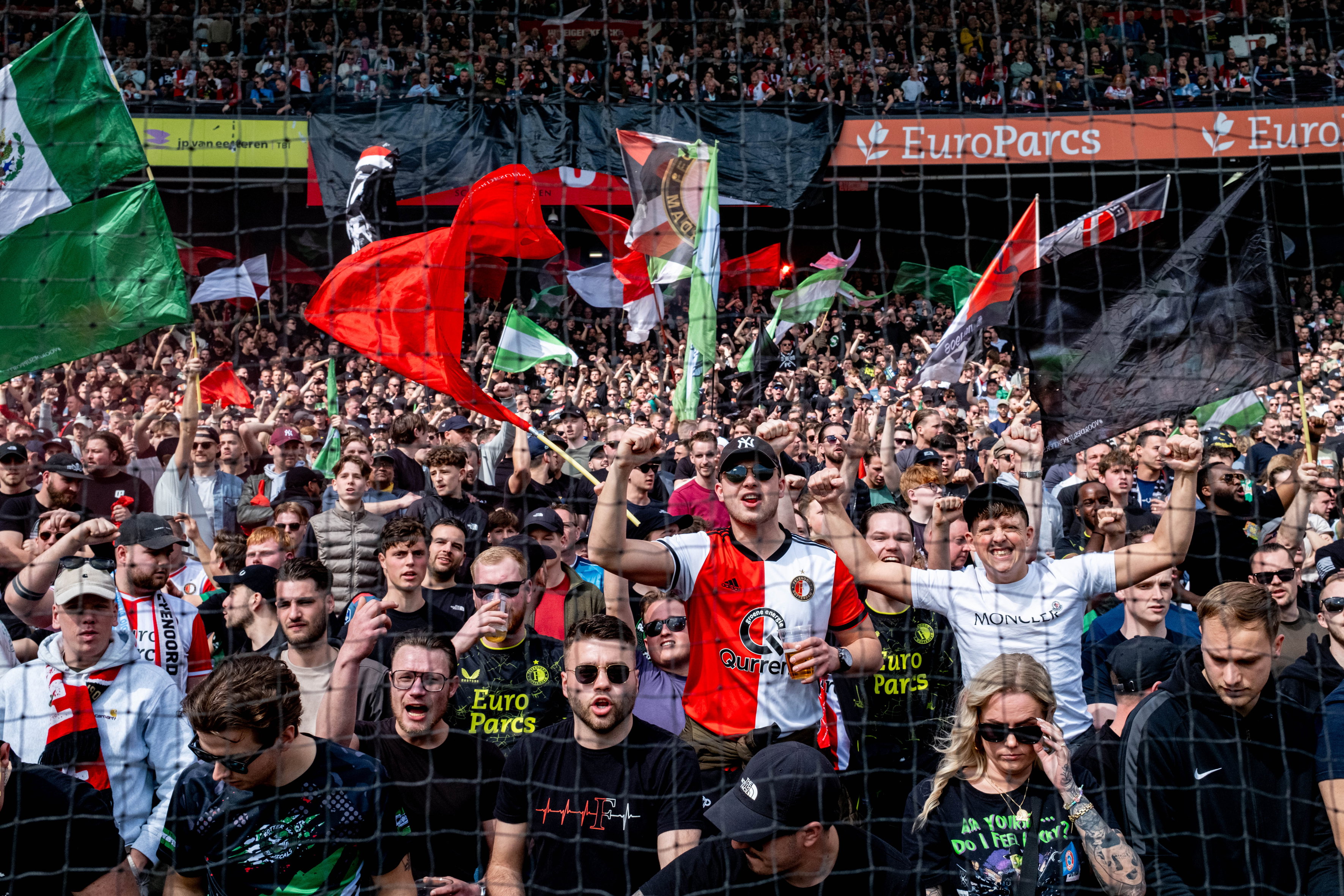 Feyenoord-fans in De Kuip