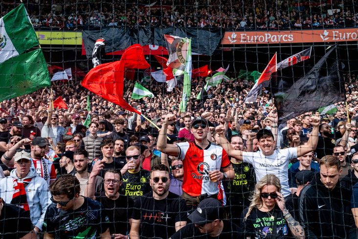 Feyenoord-fans in De Kuip
