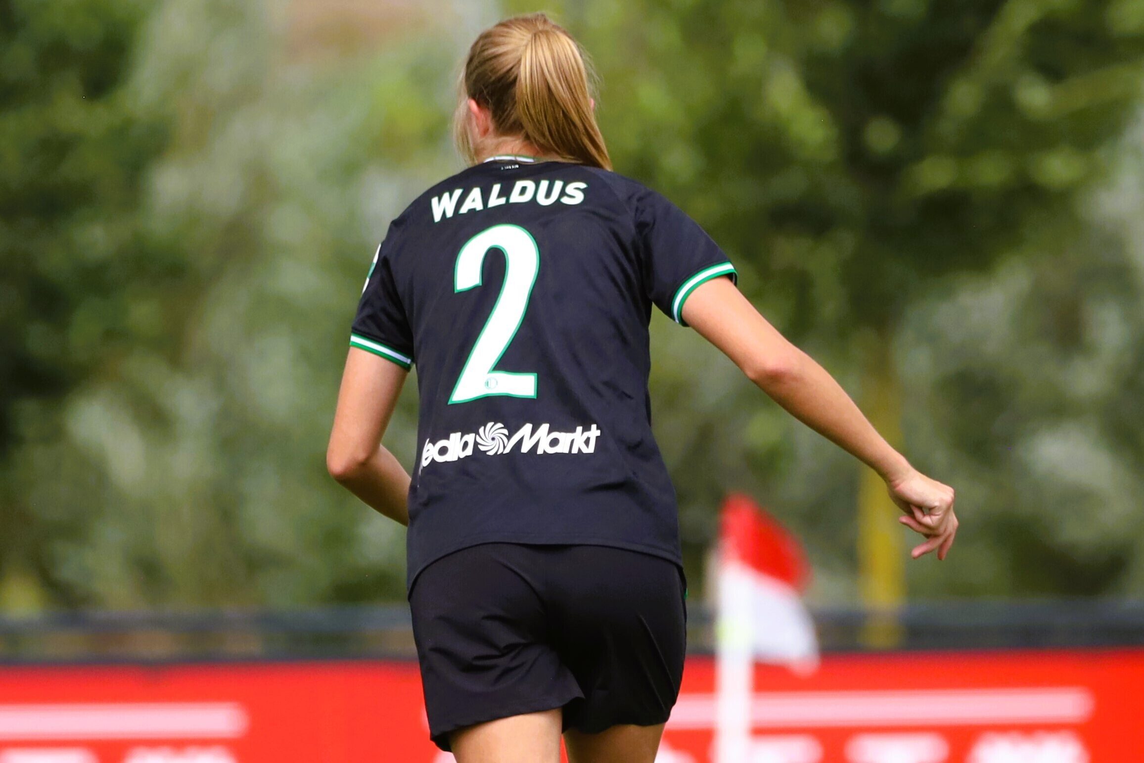 Maruschka Waldus in actie namens Feyenoord