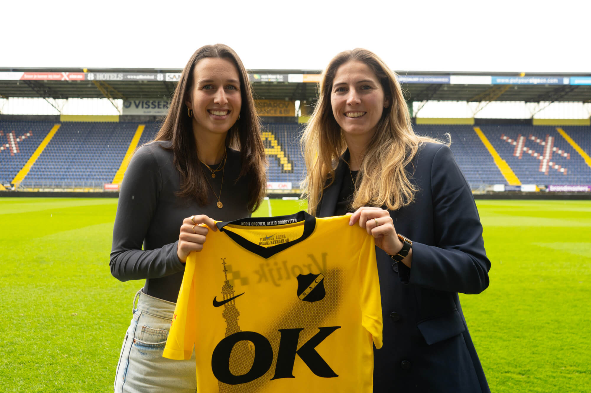 Fleur Mol en Pia Rijsdijk bij NAC