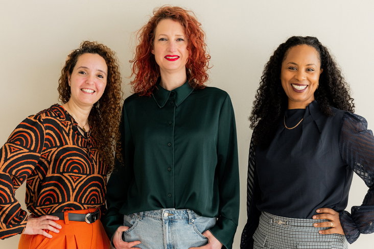 v.l.n.r. Faisa Sayem, oprichter en bestuurslid; Judith van Schoonderwoerd den Bezemer-Wolters, voorzitter; Rajae Kassi, oprichter en bestuurslid
