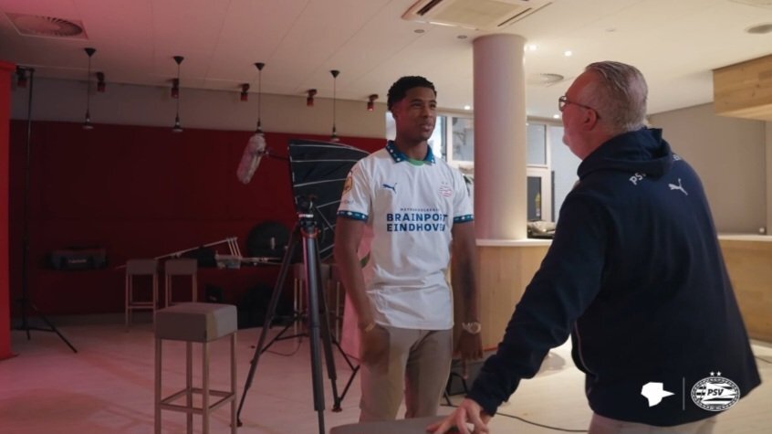 Ryan Flamingo in PSV-shirt