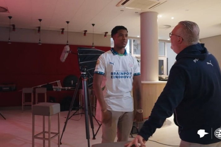 Ryan Flamingo in PSV-shirt