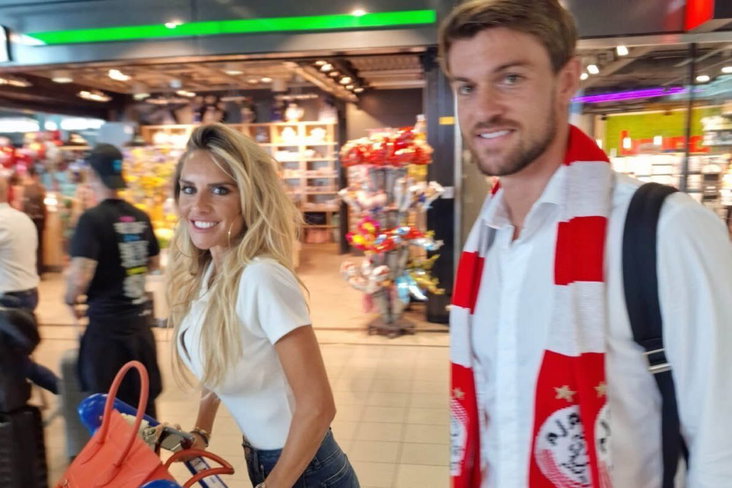 Daniele Rugani met Michela Persico op Schiphol