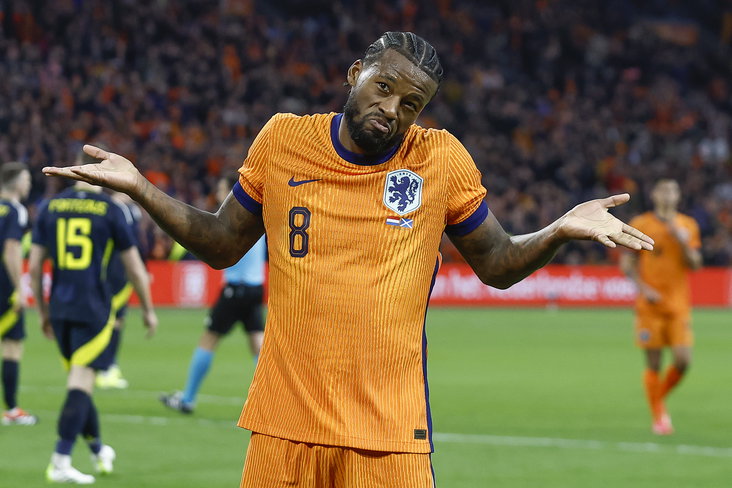 Georginio Wijnaldum viert zijn goal namens Oranje