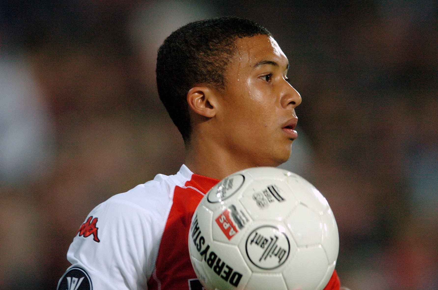 Gianni Zuiverloon in het shirt van Feyenoord