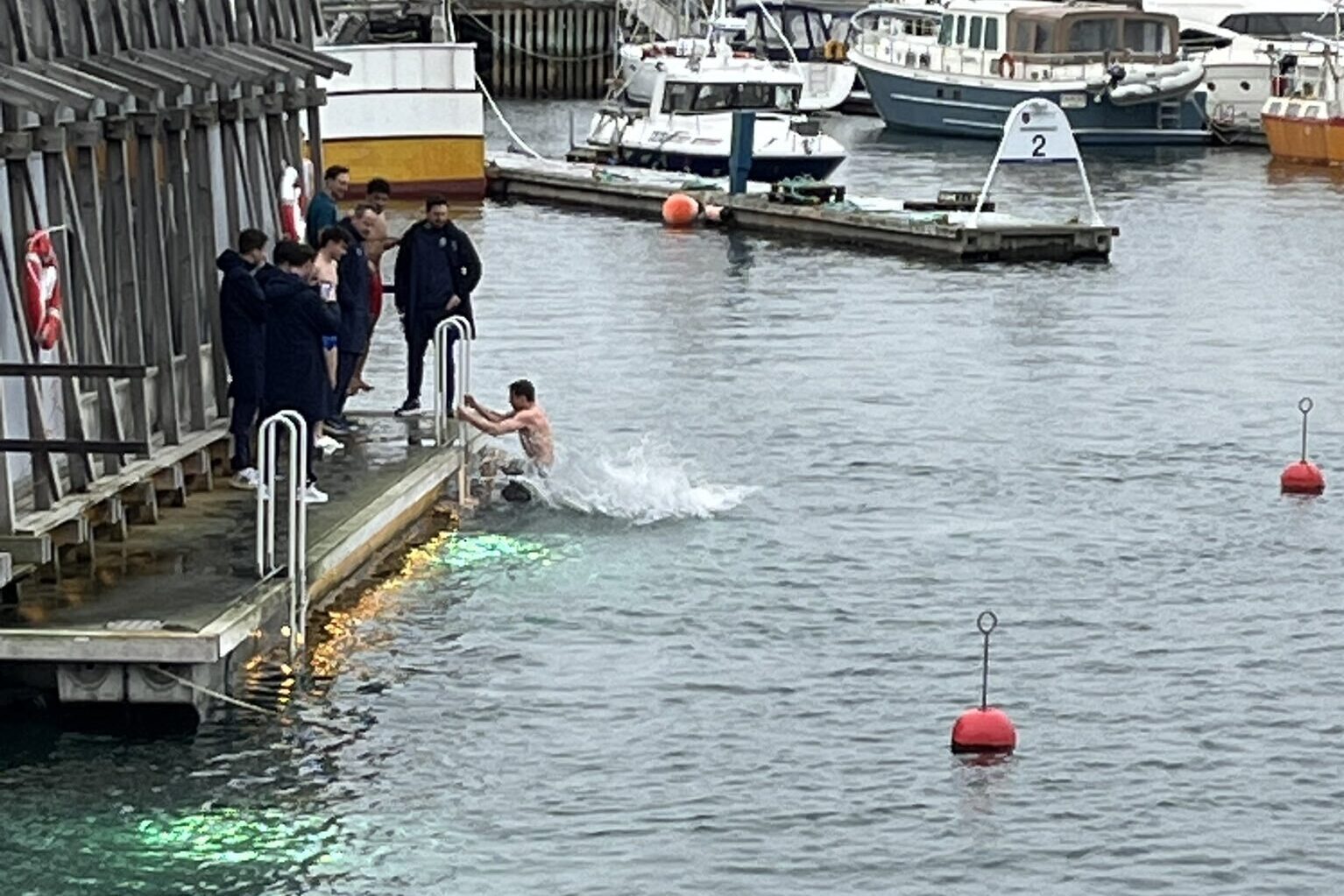 FC Twente-spelers het water in