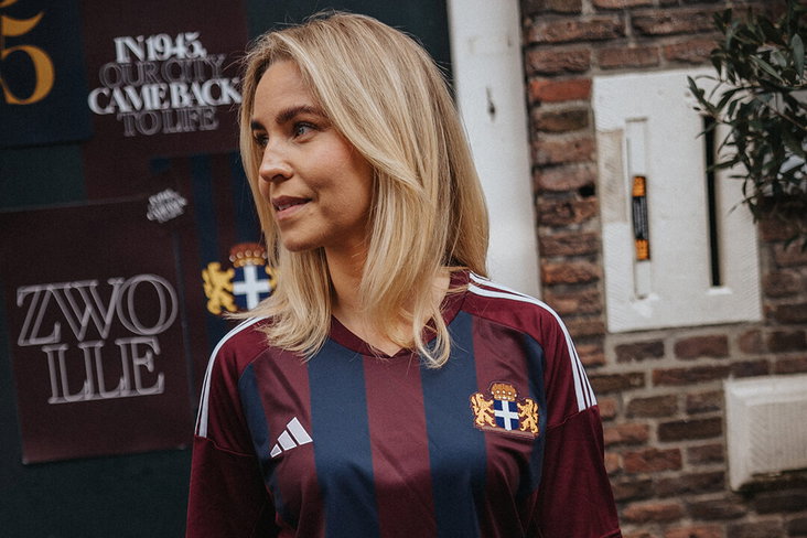 Het jubileumshirt van PEC Zwolle
