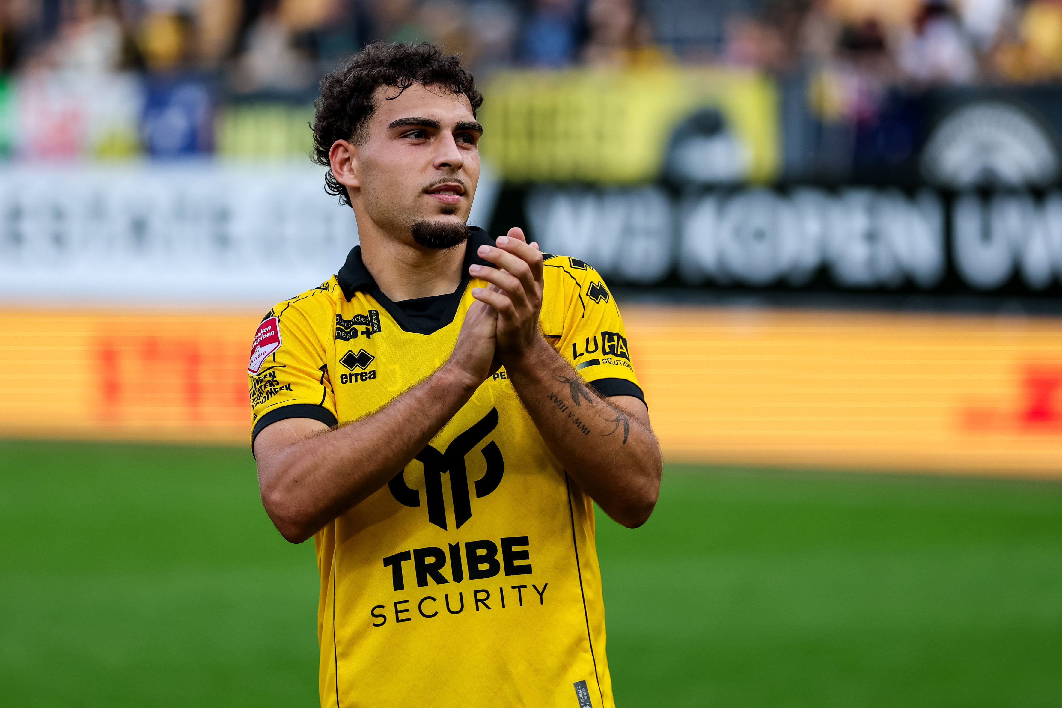 Guilherme Peixoto bedankt het publiek