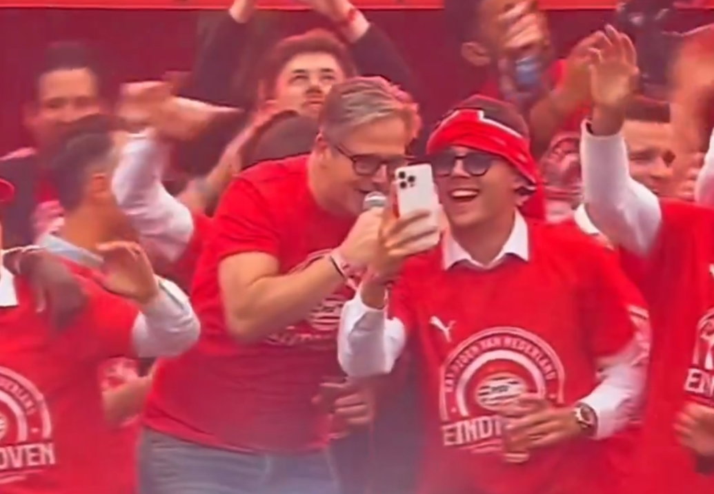 Guus Meeuwis op de huldiging van PSV