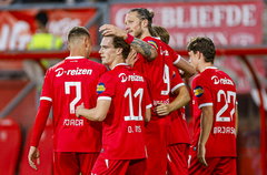 FC Twente juicht na een goal in De Grolsch Veste