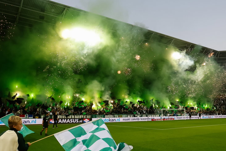 FC Groningen-fans zorgen voor sfeer in de Euroborg
