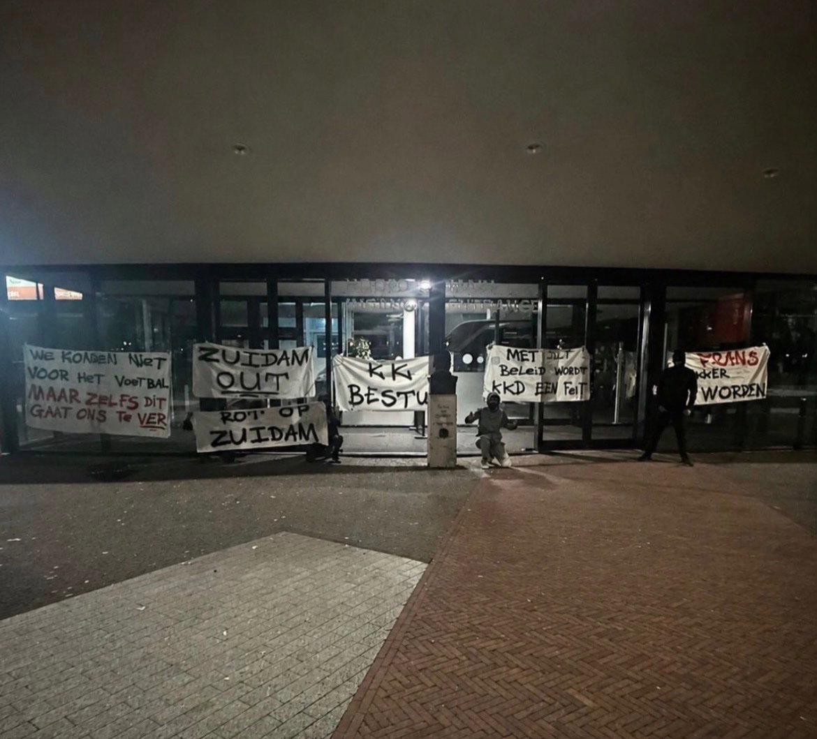 De betreffende spandoeken