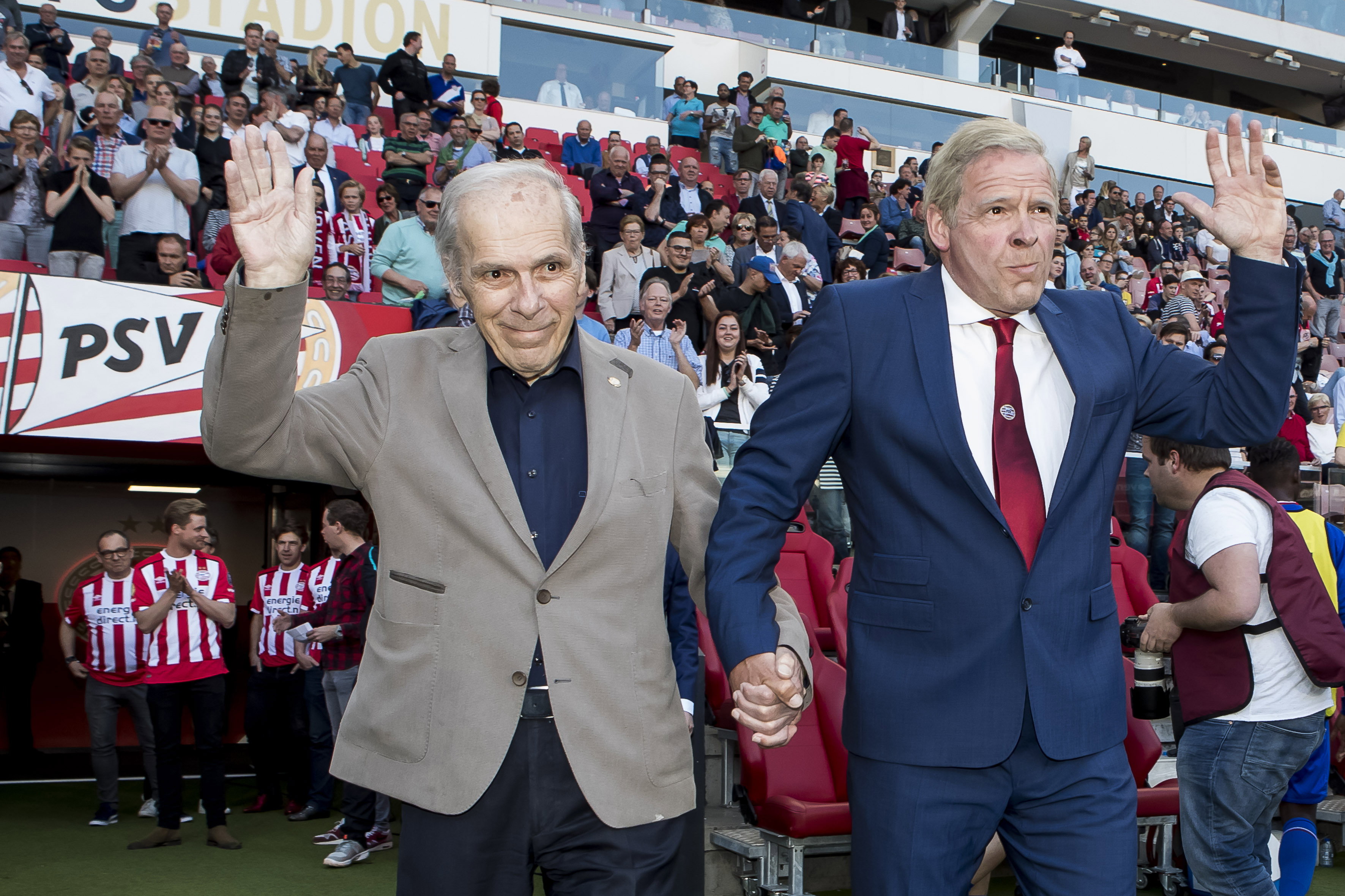 Harry van Raaij en Erik van Muiswinkel in 2017 in het Philips Stadion