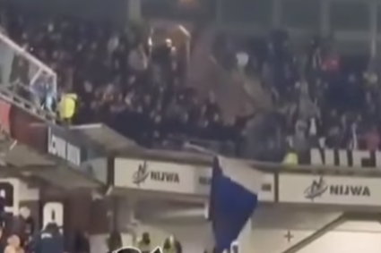 Heerenveen vlag wordt afgepakt