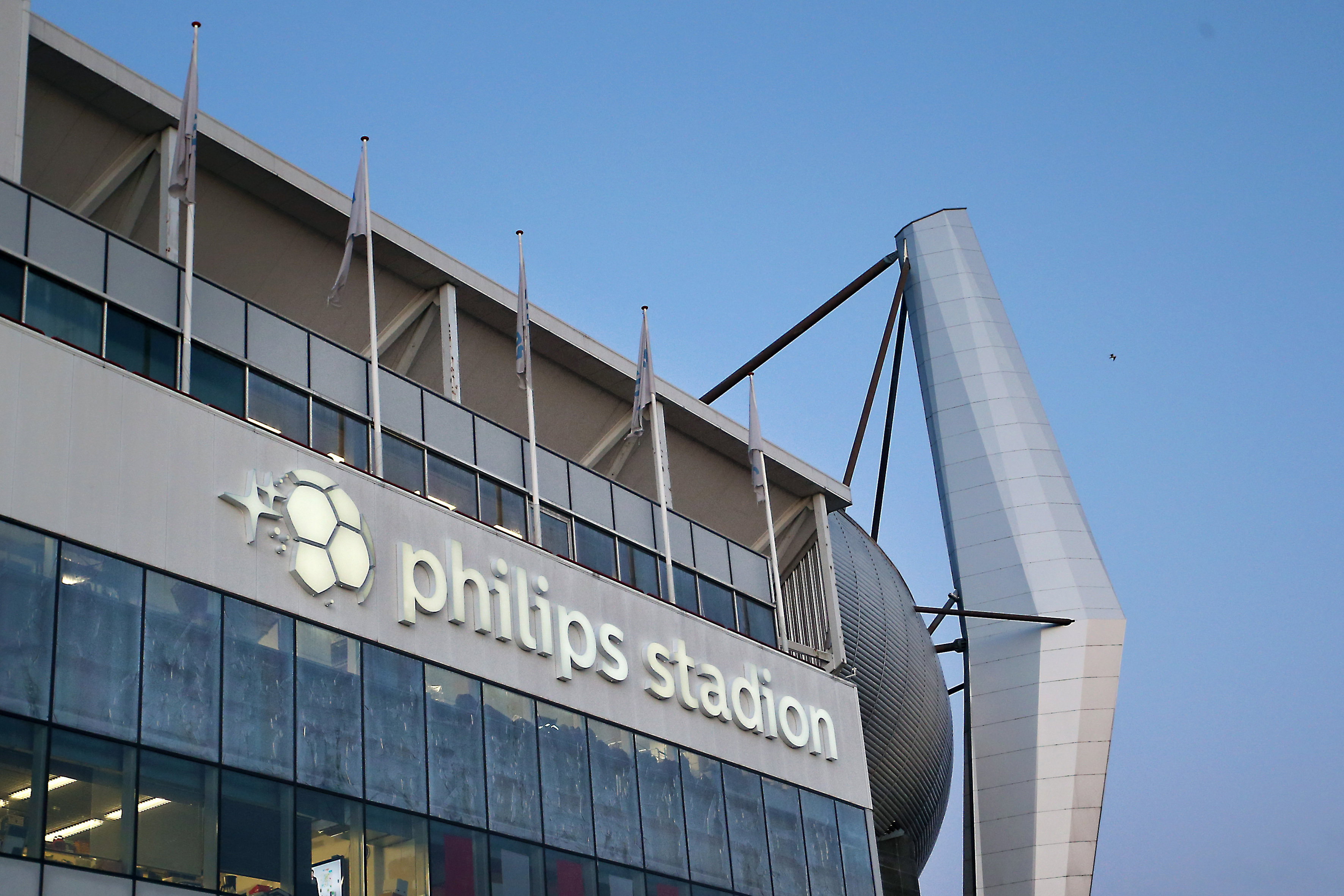 Het Philips Stadion van de buitenkant