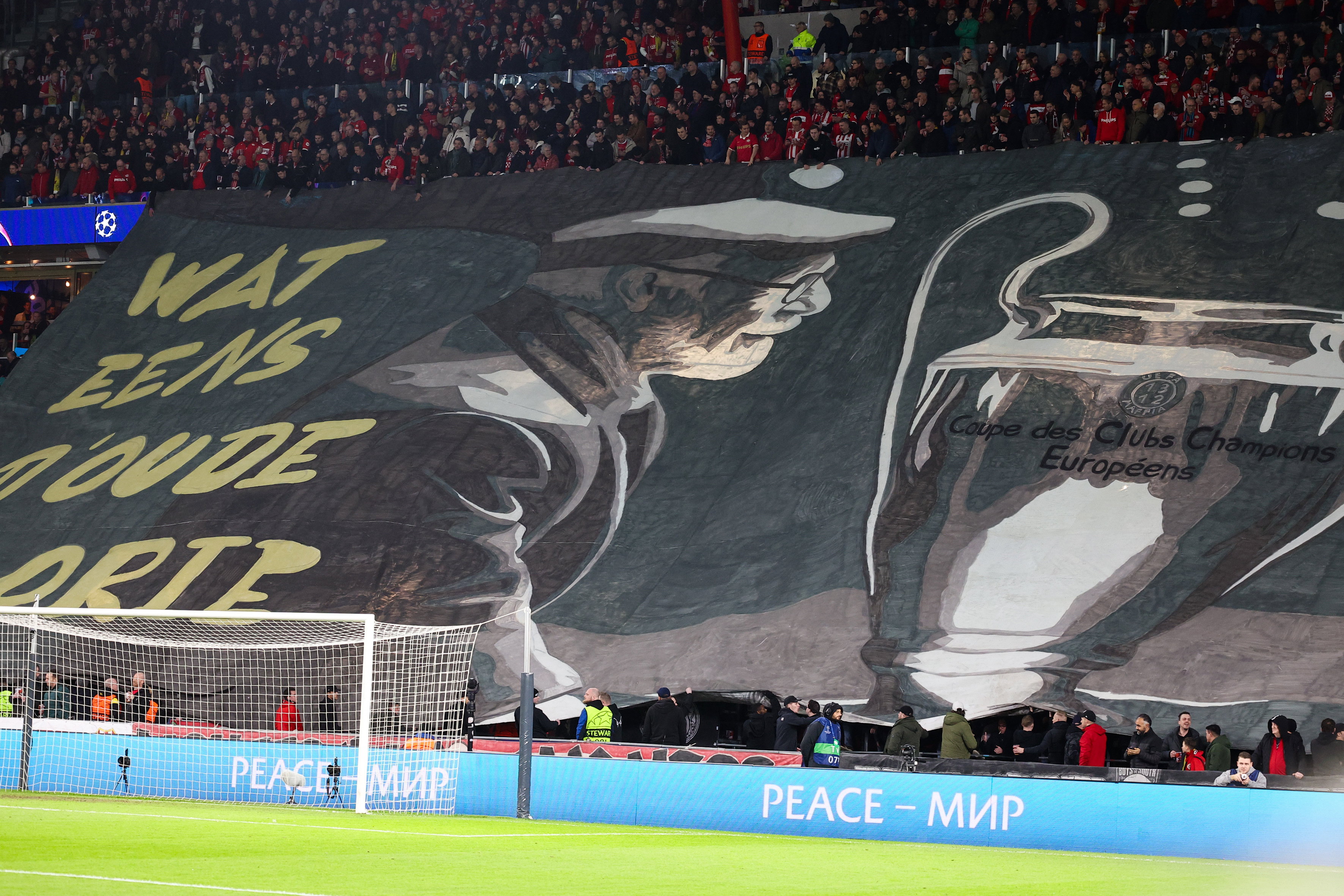 Het eerste deel van het prachtige doek voor het duel tegen Dortmund