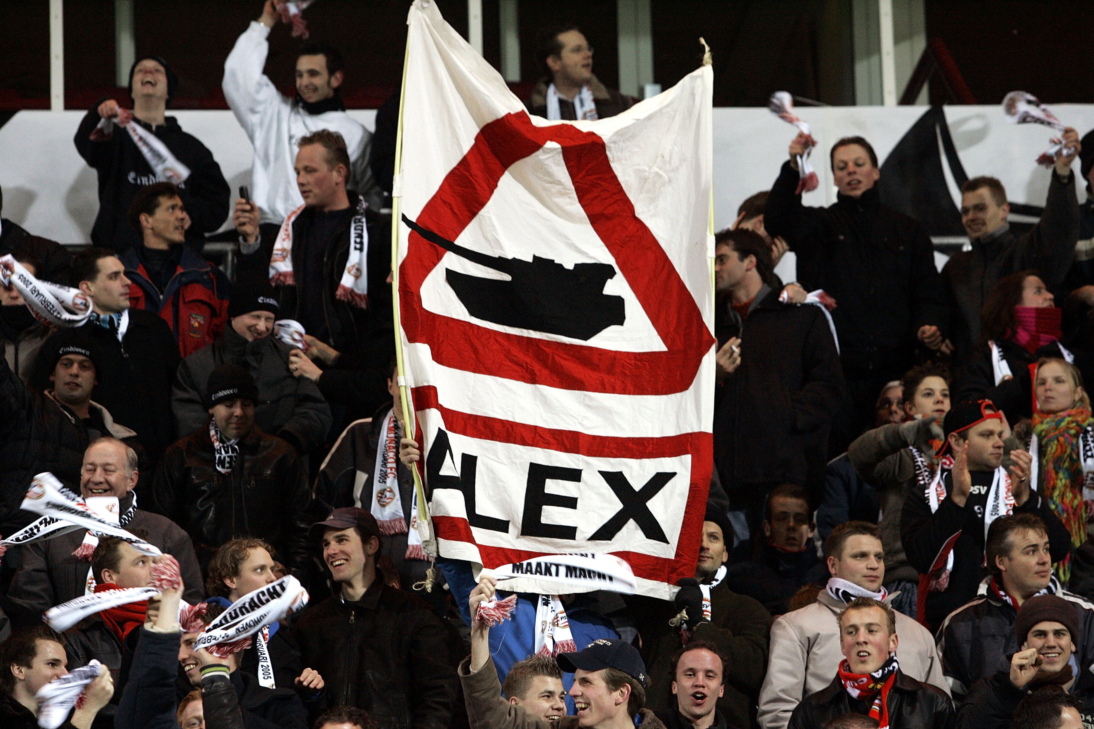 Het spandoek van de PSV fans voor Alex